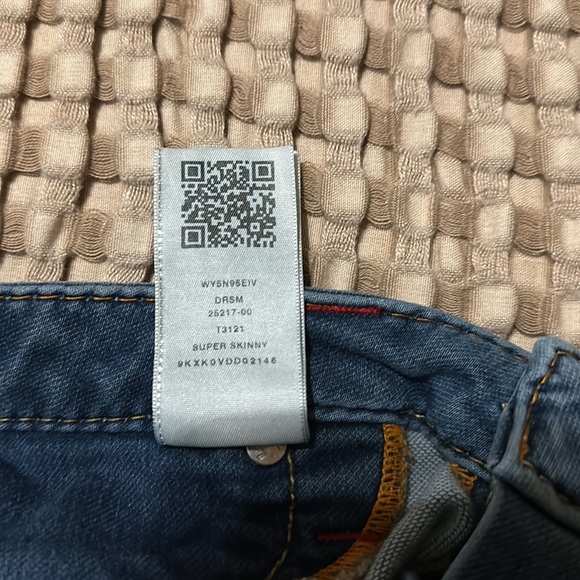 Gently used skinny jeans - Picture 4 of 5